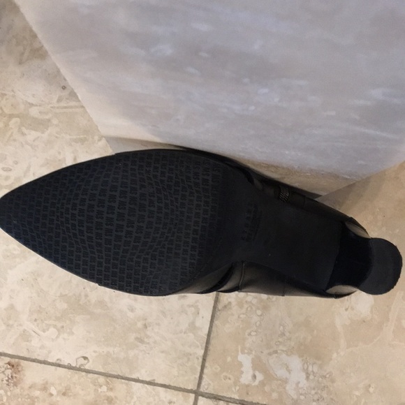 Stuart Weitzman Black Airliner bootie - Picture 3 of 9